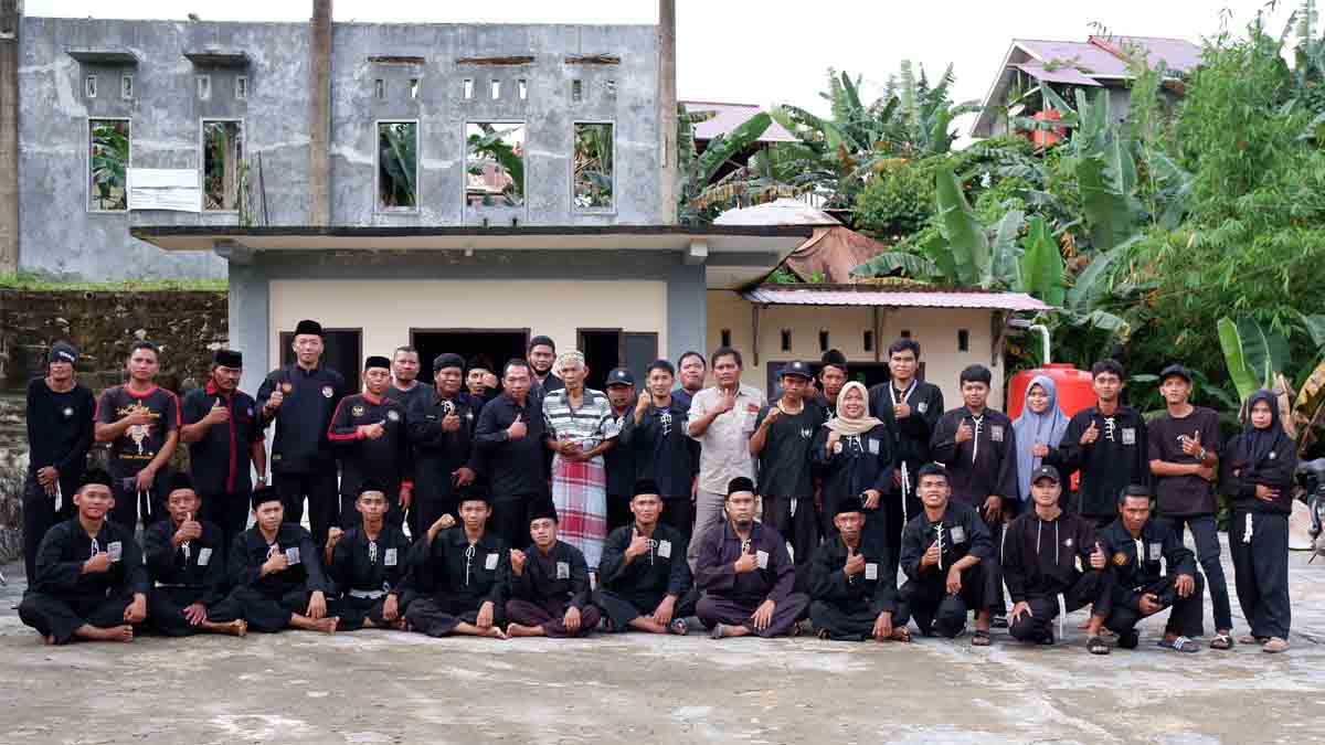 Rutin, Kacab PSHT Kutim Nyekar ke Makam Ulama